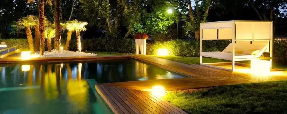 Diez ideas para iluminar tu jardín, balcón o patio con luces